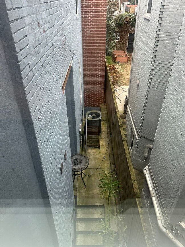 Building Photo - Modern 2 Bedroom, 2 Bathroom Penthouse with Parking in Historic LeDroit Park