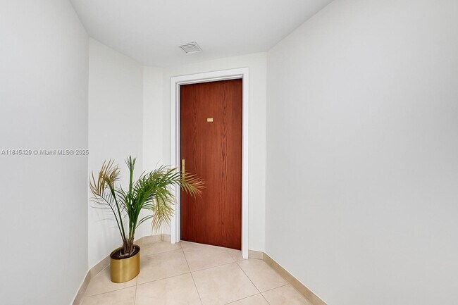 Building Photo - 9559 Collins Ave