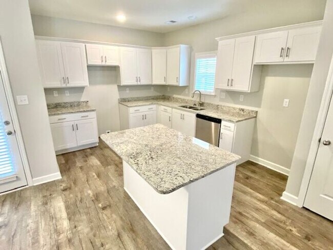 Building Photo - Move In Special! Move in by May 15, 2023 f...