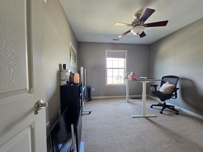 Building Photo - 3 Bedroom Duplex in Normal!