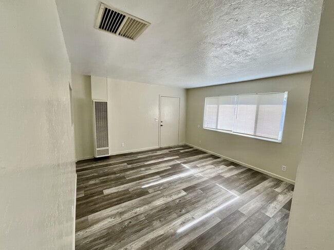 Building Photo - Cottonwood