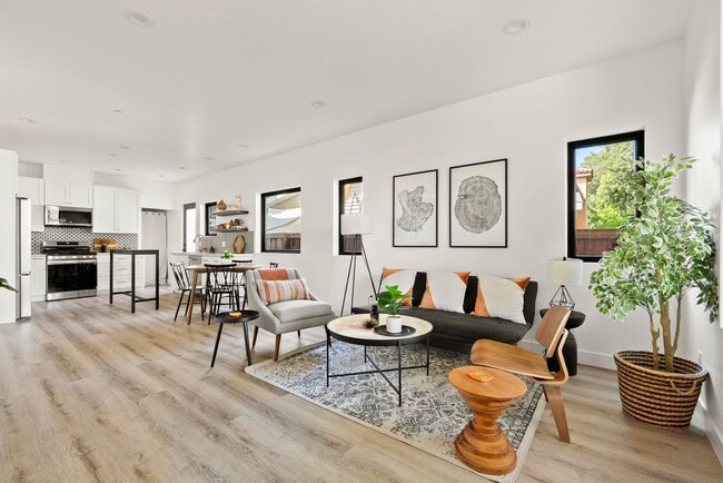 Building Photo - Stunning brand new construction, modern lu...