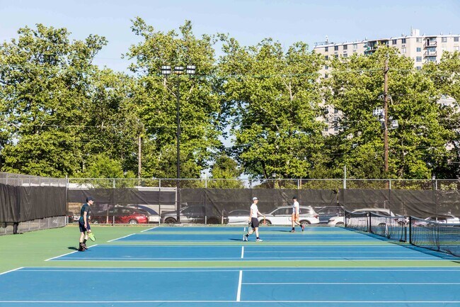 Building Photo - 202 Bowers St