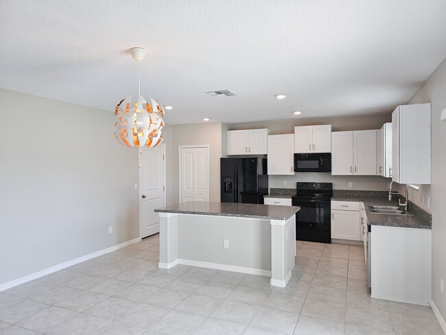 Building Photo - 10520 Strawberry Tetra Dr