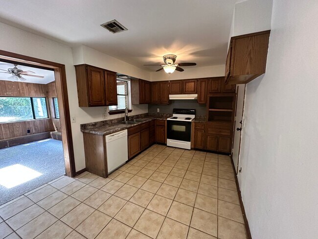 Building Photo - 3 Bed, 1 Bath Home for Rent – Del City