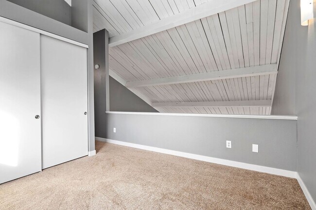 Building Photo - 4Touchstone