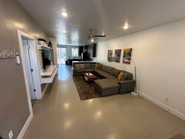 Building Photo - Beautiful Resort Home