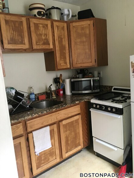 Building Photo - 349 Pleasant St