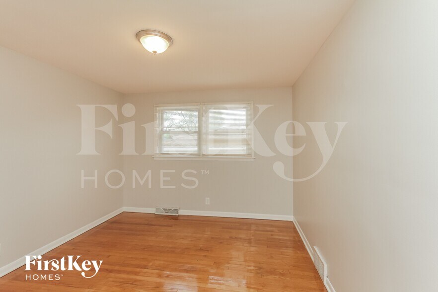 Building Photo - 10437 S Keeler Ave