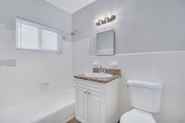 Building Photo - 521 NE 82nd Terrace