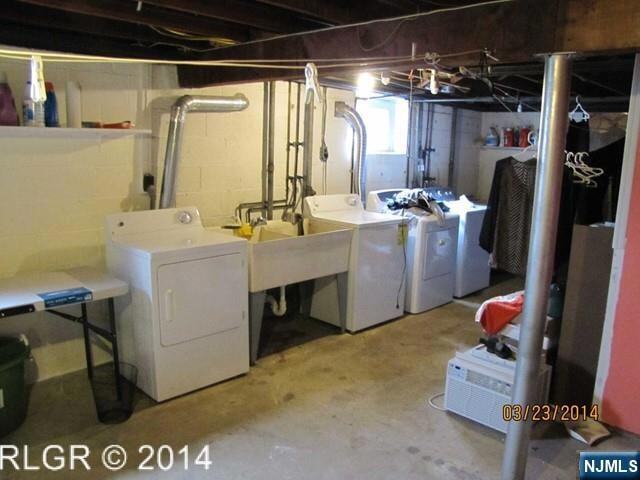 Building Photo - 298 Luddington Ave