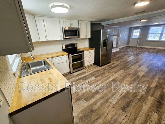 Building Photo - 501 25th Ave W