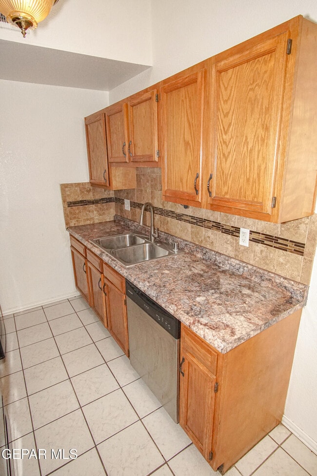 Building Photo - 1553 Rebecca Ann Dr