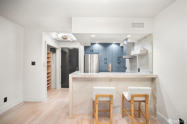 Building Photo - 101 Lombard St