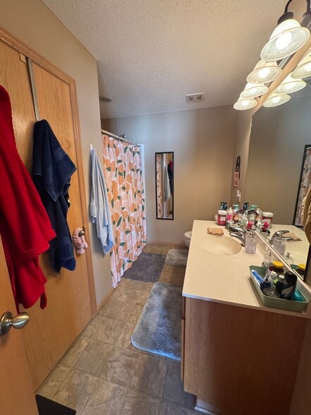 Master Bathrooom - 2156 Willow Trail