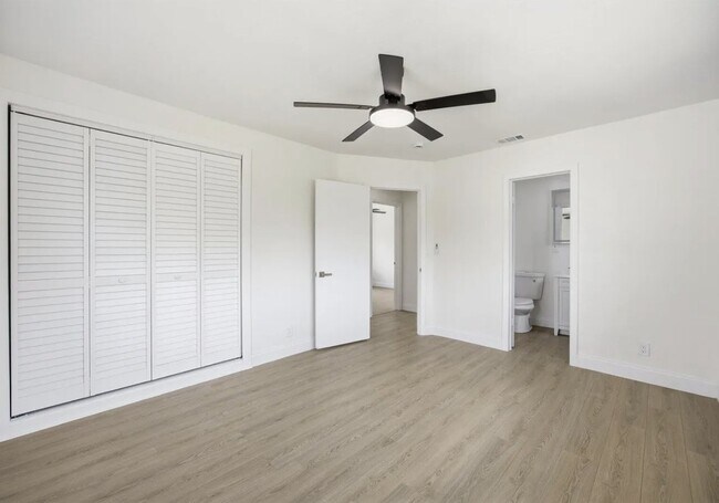Building Photo - 737 W Ilex Dr