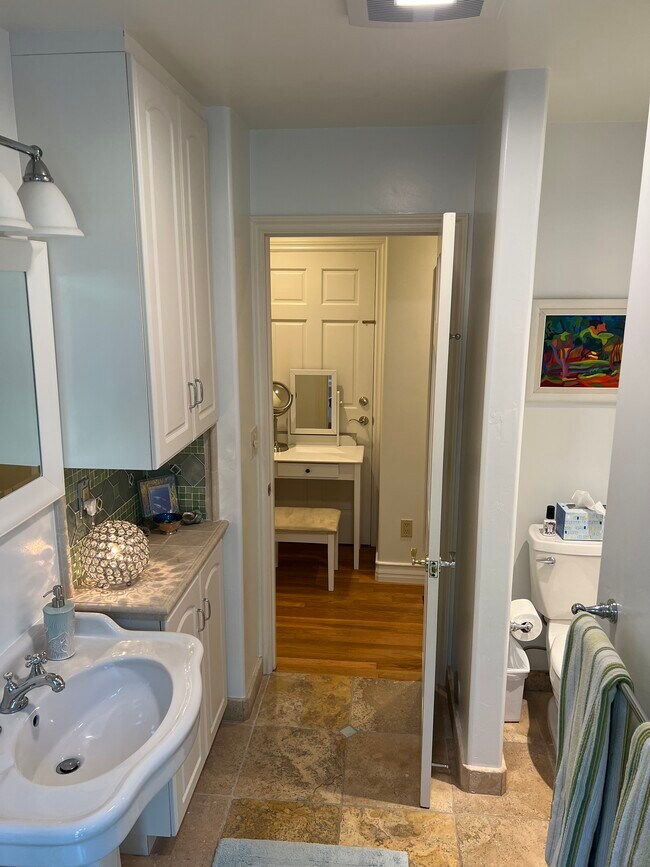 Building Photo - 1318 San Rafael Ave