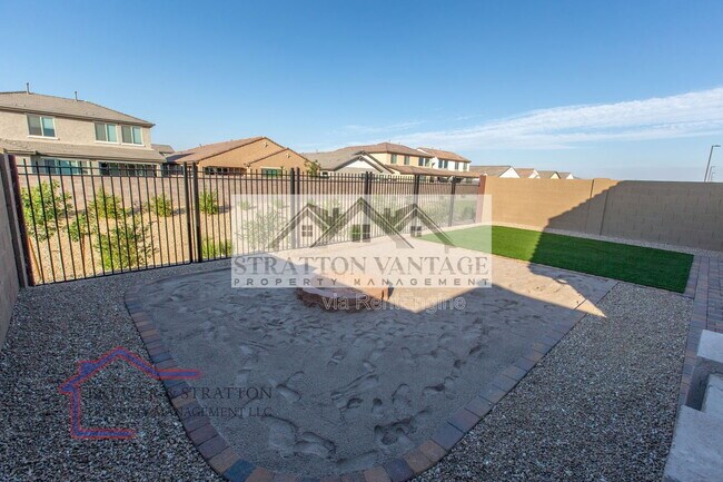 Building Photo - 9638 E Tesla Ave