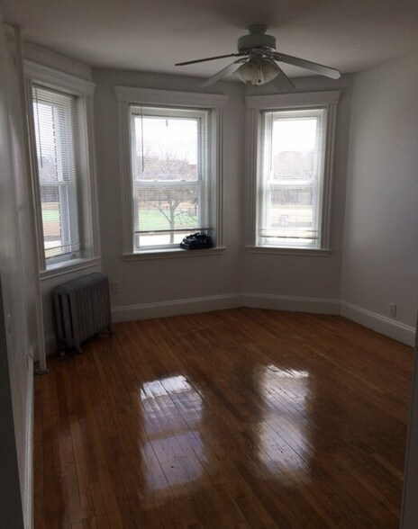 Building Photo - 431 Park Dr