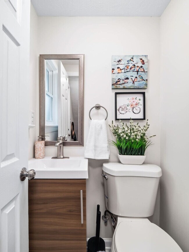 Building Photo - 3746 Northwood Rd