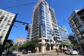 Building Photo - Luxurious 2 Bedroom/2 Bath Condo at the Me...