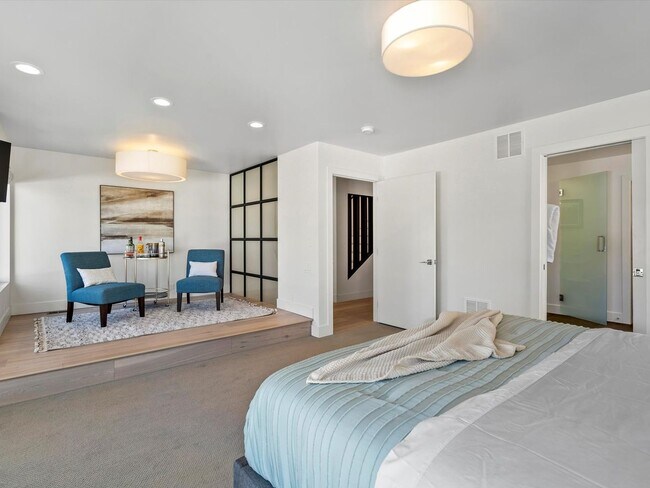 Building Photo - Luxury 3-Bed, 3.5-Bath Denver Home with Ro...