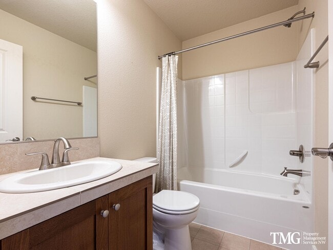 Building Photo - Beautiful 2br/2ba Townhome in Great Wilsonville Location!  ** MOVE IN SPECIAL **