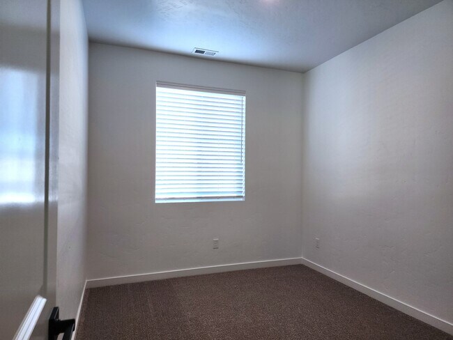 Building Photo - 350 N Lagrasse Ln