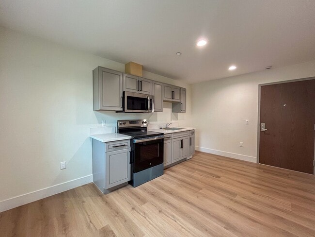 Interior Photo - 1627 E 92nd St