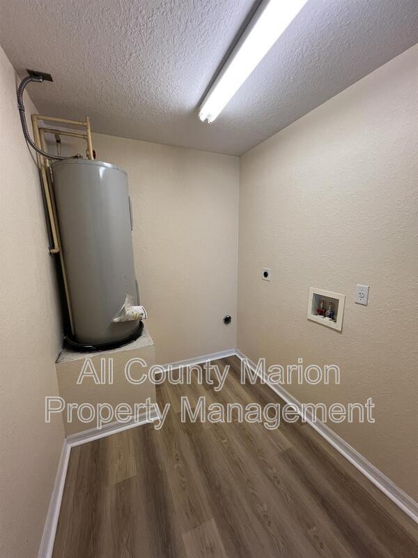 Building Photo - 520 Marion Oaks Ln