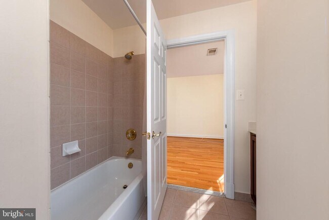 Building Photo - 1308 McLean Crest Ct