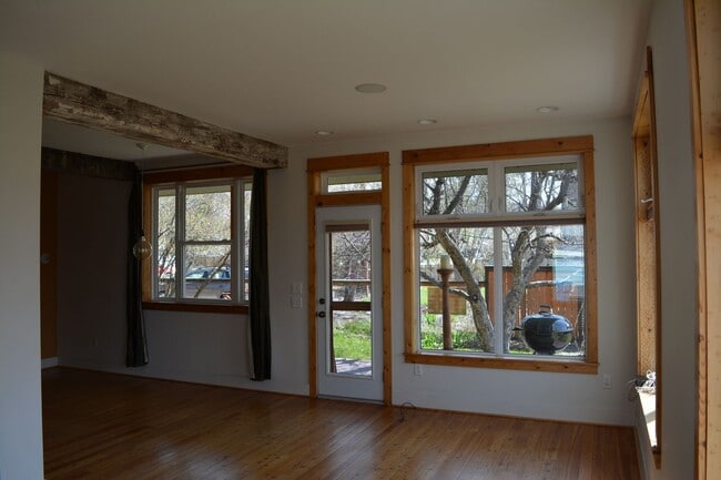 Building Photo - 3 Bed 2 Bath Beautiful Craftsman Home in Missoula $2,900/month