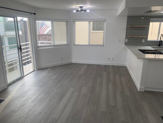 Building Photo - 213 Moonstone St