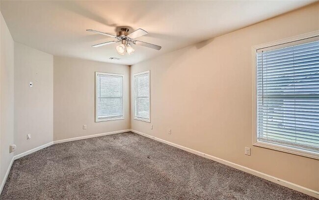 Building Photo - 710 Collingsworth Ln NE