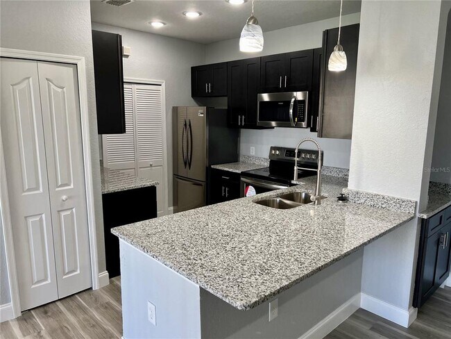 Building Photo - 1175 Lake Shadow Cir