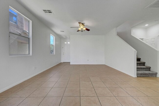 Building Photo - Adorable 2 story in the Northwest! Fresh paint and new carpet!