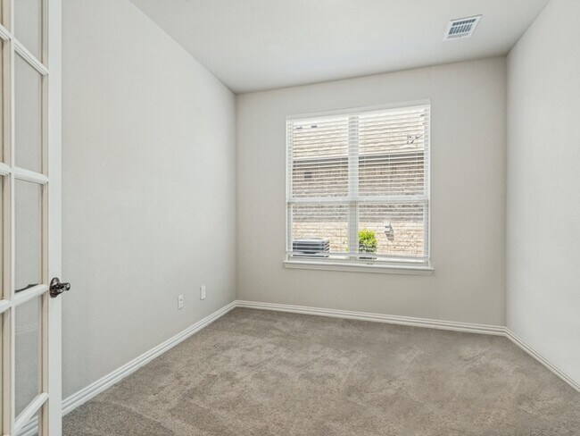 Building Photo - 1267 Binfield Dr