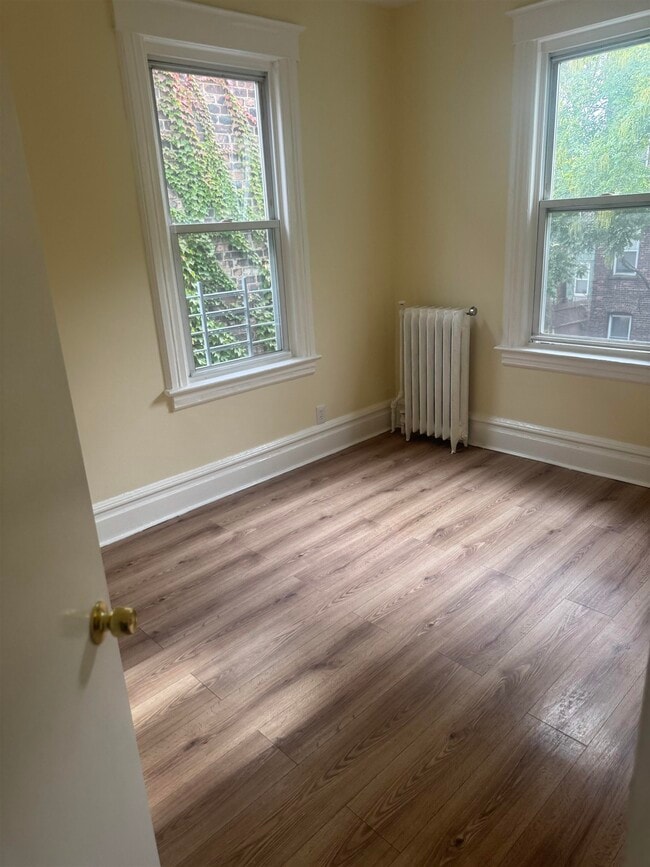 Building Photo - 239 Bayview Ave