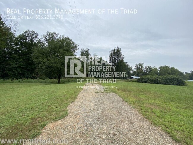 Building Photo - 2BR/1BA in Hamptonville on about 2 acres