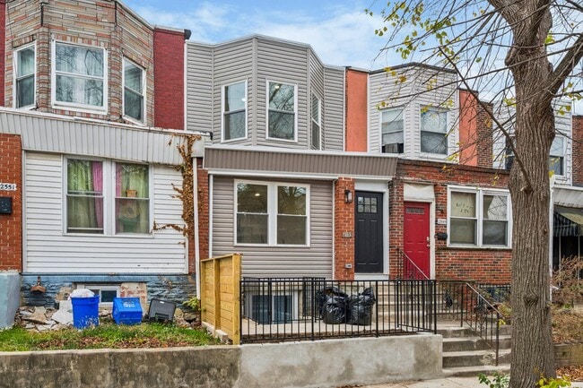 Building Photo - 2553 S Dewey St