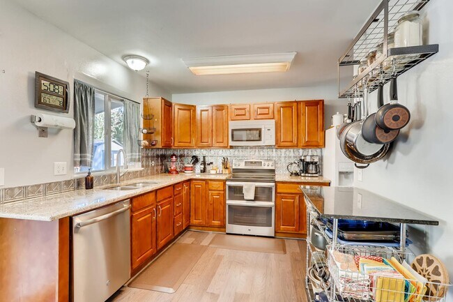 Building Photo - Bright & Cozy 3-Bedroom in the Heart of Longmont!