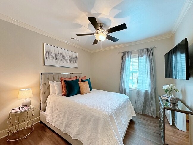 Building Photo - Beautiful Furnished home off Perkins Rd.