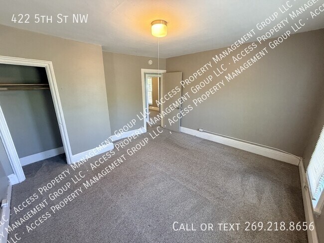 Building Photo - 422 5th St NW