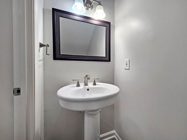 Building Photo - COMING SOON: Beautifully Updated 2/2.5 Townhome Near Truist Park
