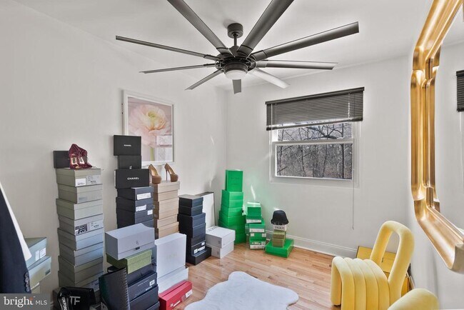 Building Photo - 2737 E Country Club Rd