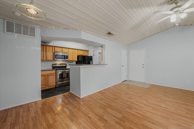 Building Photo - 33 Crown Knoll Ct