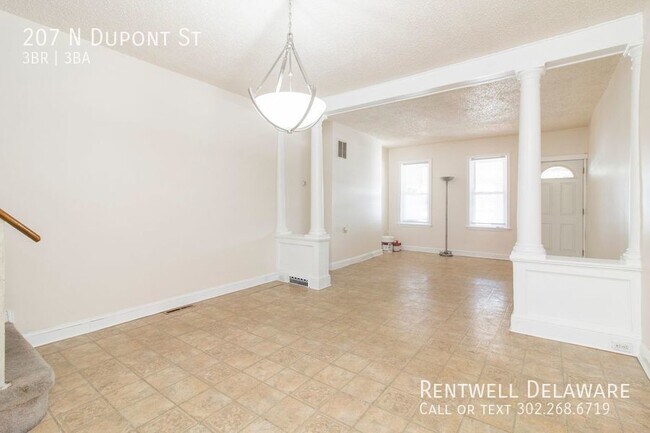 Building Photo - GORGEOUS TOWNHOME