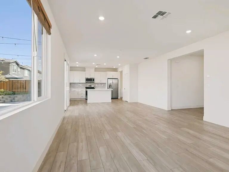 Building Photo - 464 Coolcrest Dr