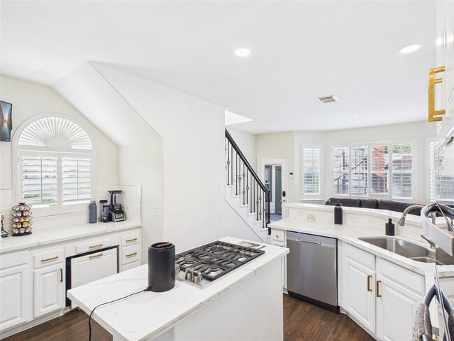Building Photo - 5810 Parkdale Ct