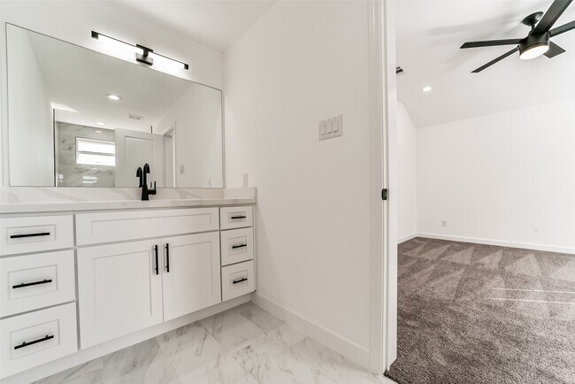 Building Photo - 5714 Beldart